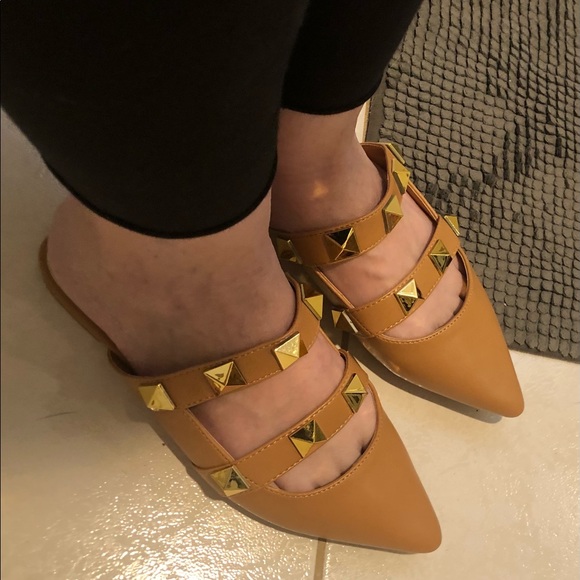 “BAMBOO “CHIC NEW SLIP ON’s LIKE Valentin….black/ tan - Picture 10 of 16